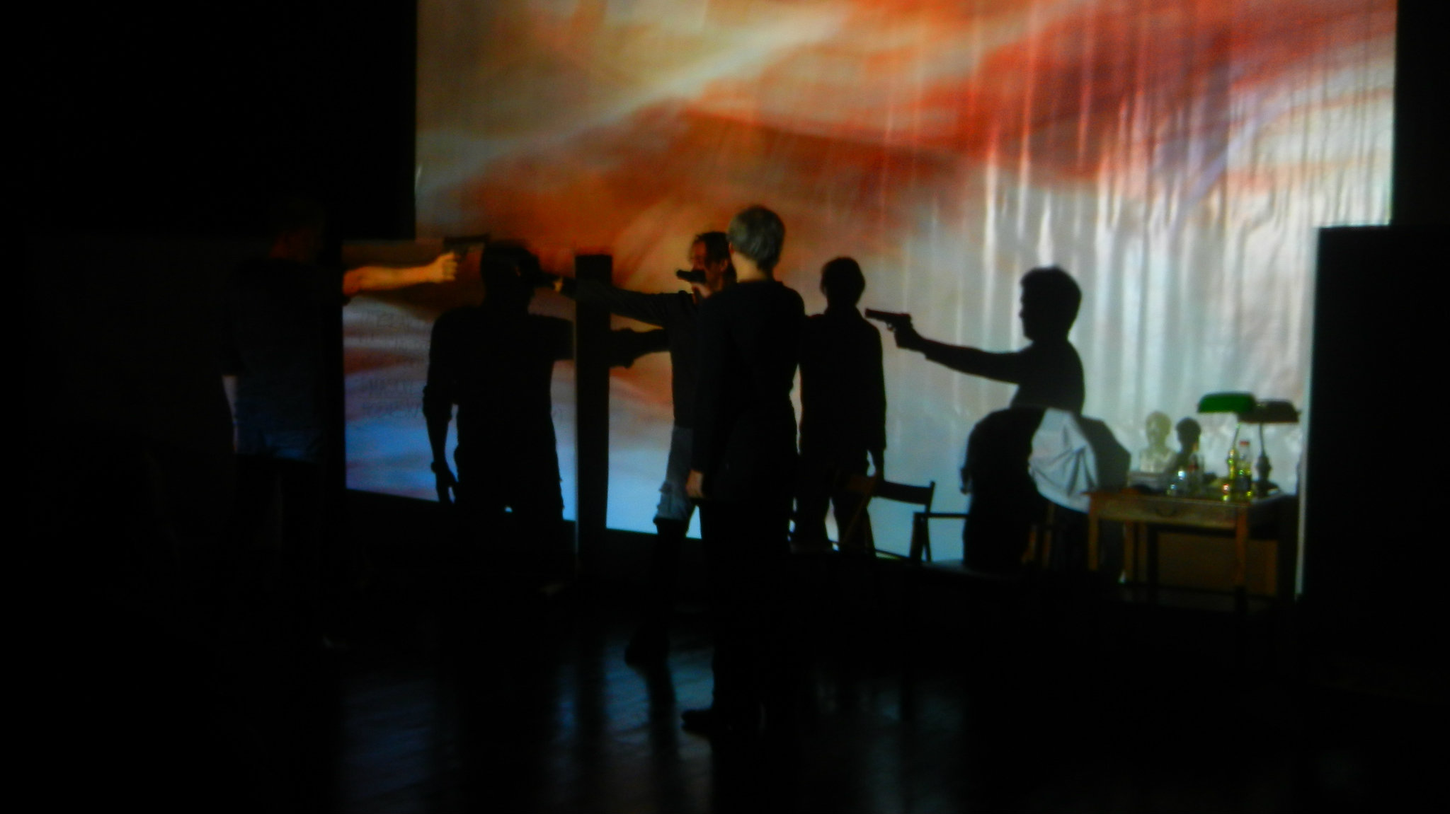 Tri lica ogledala: Pozorišno istraživanje ekstremizma 2 Tri lica ogledala: Pozorišno istraživanje ekstremizma 2