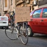 Za bicikliste i dalje neupotrebljiva biciklistička staza u Vasinoj ulici 15