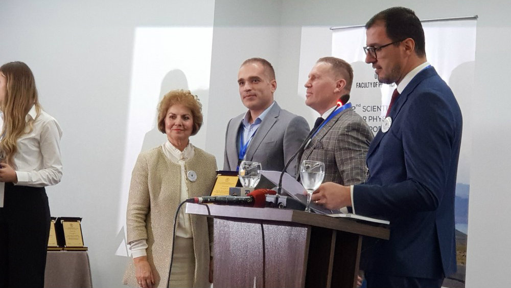 Dekan fakulteta za sport Univerziteta Crne Gore dobio plaketu od kolega iz Prištine 1