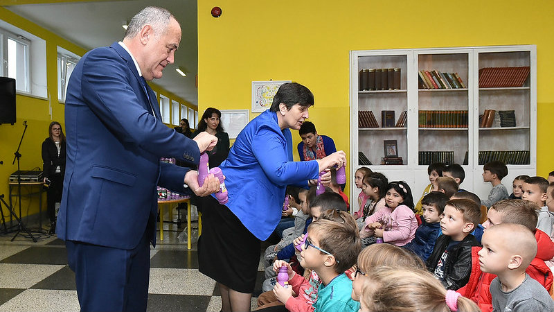 Počeo Program - voće, povrće i mlečni proizvodi za škole u Crnoj Gori 1