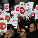 Papirna puška uplašila naprednjake 2