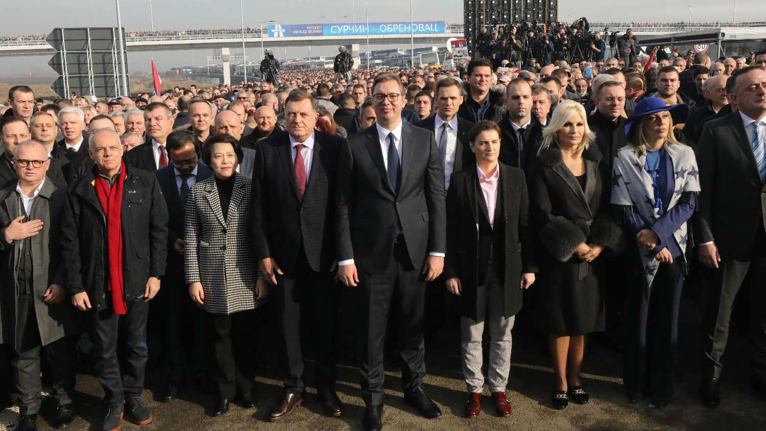 "Budite srećni što se predsednik nije spustio padobranom" 1