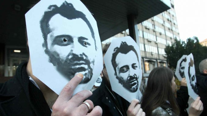 Skup podrške uzbunjivaču iz Krušika ispred Višeg suda u Beogradu 1