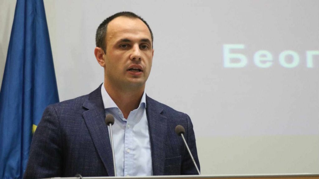 "Bacanje u vodu svih žrtava Srba sa Kosova i Metohije": Sagovornici Danasa o susretu Milana Radoičića i Danila Vučića sa Srbima koji idu peške na SNS miting 2 "Bacanje u vodu svih žrtava Srba sa Kosova i Metohije": Sagovornici Danasa o susretu Milana Radoičića i Danila Vučića sa Srbima koji idu peške na SNS miting 2