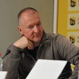 Ko crta metu na Vučićevim grudima? 7