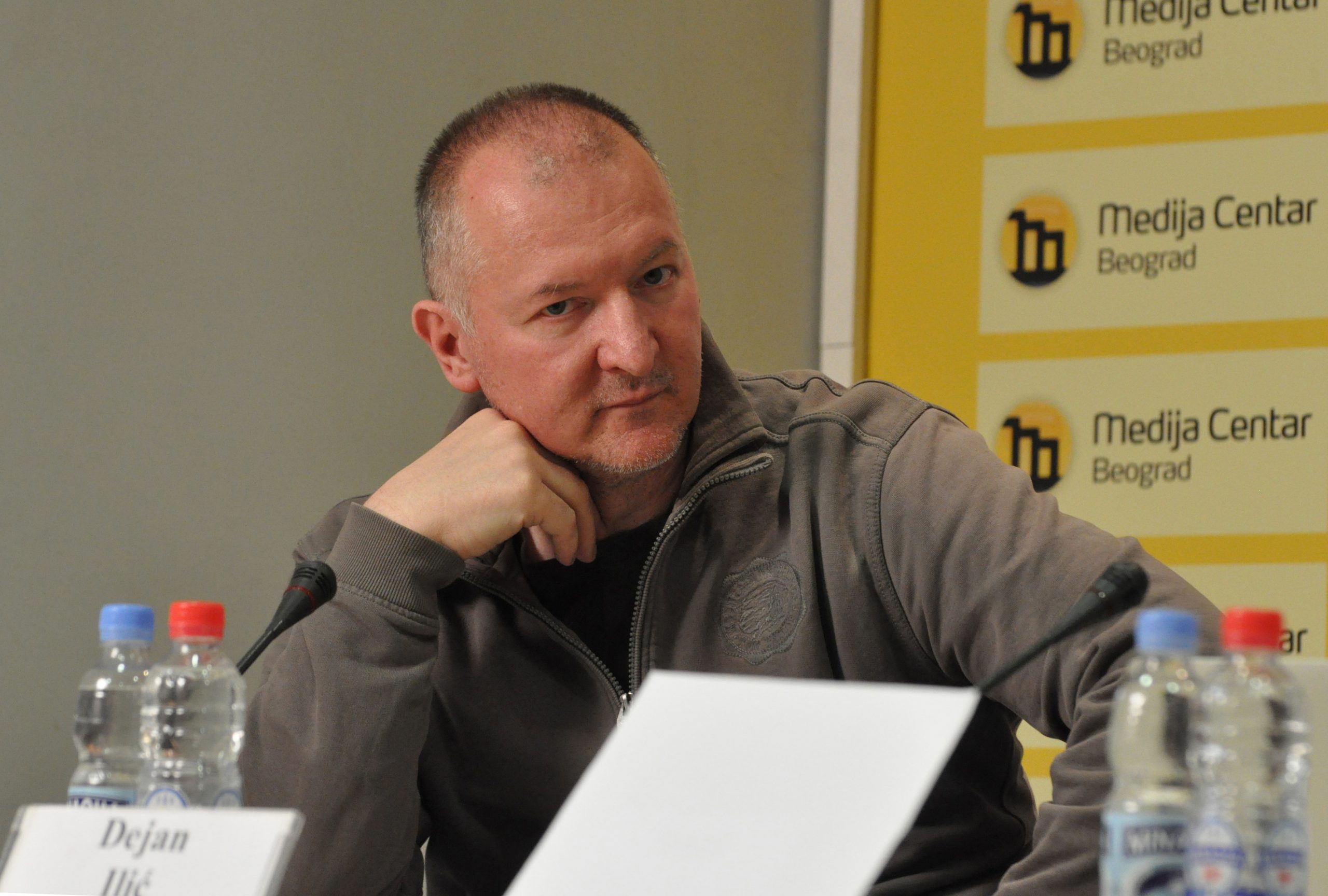 Ko crta metu na Vučićevim grudima? 1