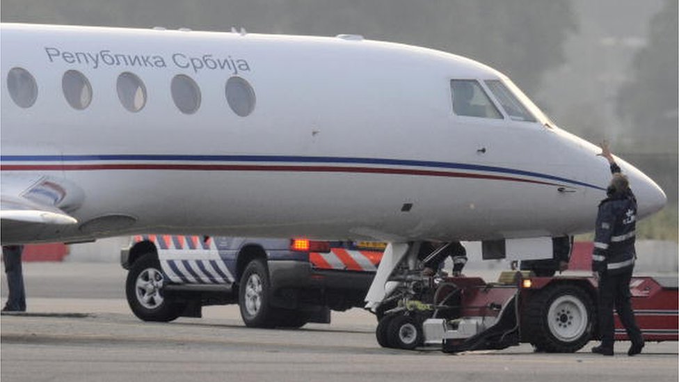 Štrajk kontrolora letenja: Koliko je bezbedno nebo nad Srbijom 2 Avion na aerodromu "Nikola Tesla"