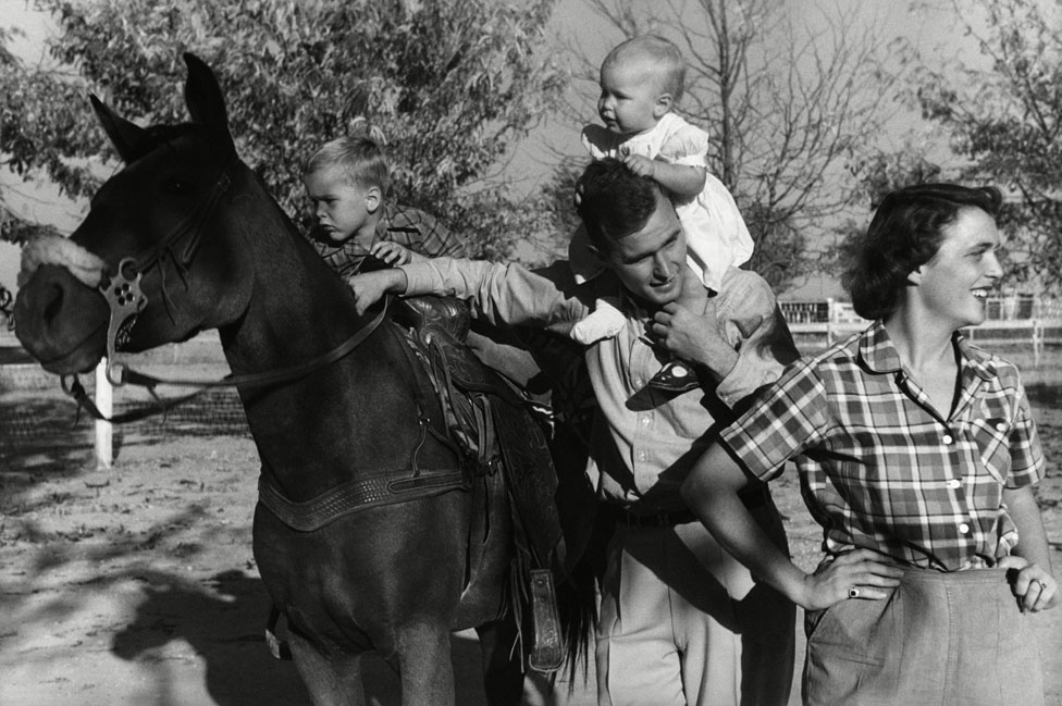Sa malim Džordžom, Robinom i Barbarom 1950. godine na ranču