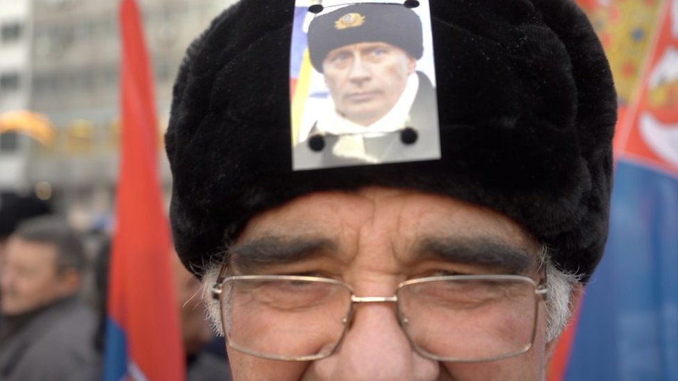 Slika Putina na šubari jednog od građana na dočeku u Beogradu