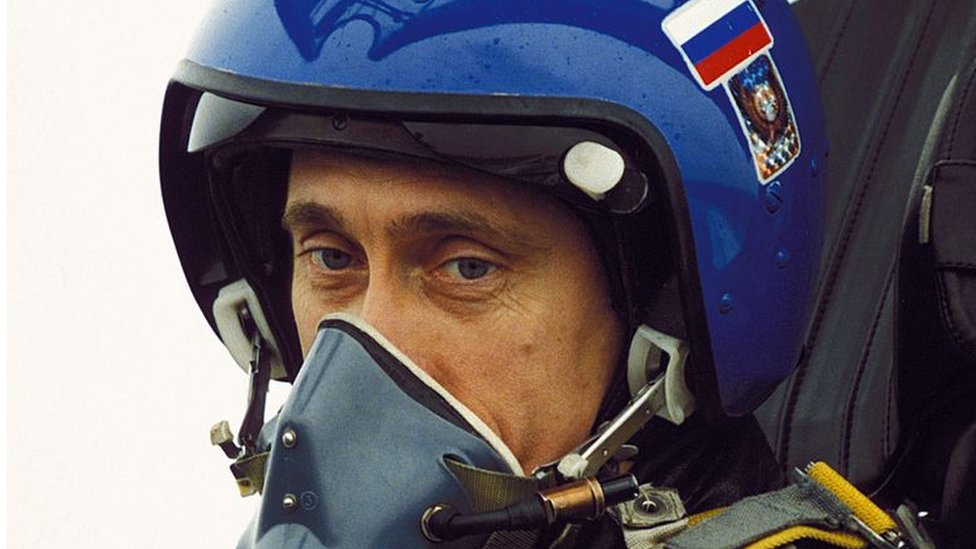 Vladimir Putin: 20 godina u 20 fotografija 3 Putin flying a fighter jet