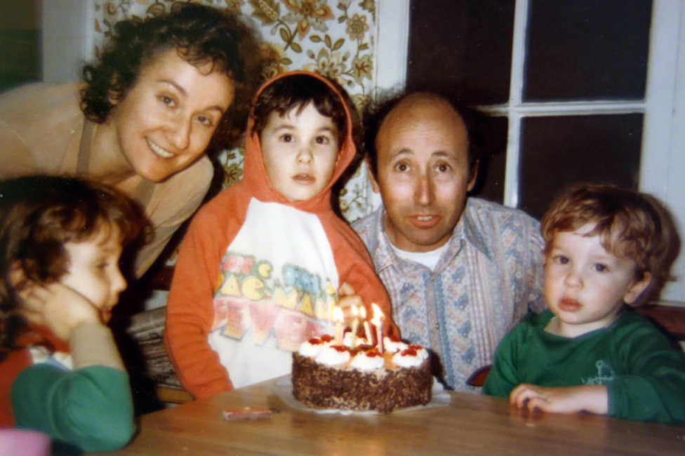 Dečiji rođendan na kojoj je cela porodica