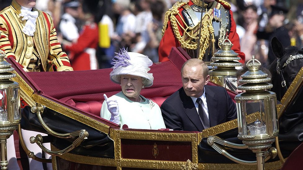 Queen Elizabeth II and Vladimir Putin in a carriage in 2003