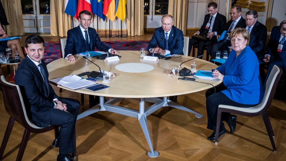 Vladimir Putin: 20 godina u 20 fotografija 12 Volodymyr Zelensky, Emanuel Macron, Vladimir Putin and Angela Merkel in Paris in December 2019