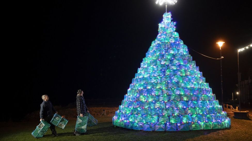 Nova godina i ukrasi: Jelke od makaza, upaljača, jedra, mreža i lopti 3 Ullapool's creel tree