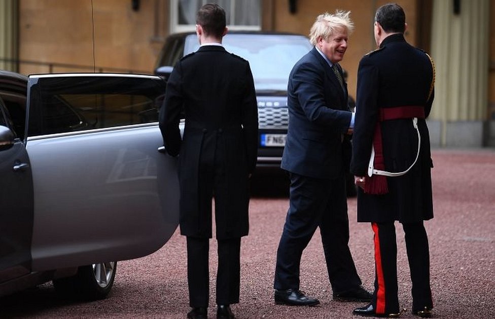 Boris Johnson arriving at Buckingham Palace