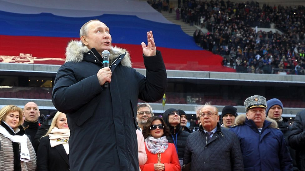 Vladimir Putin: 20 godina u 20 fotografija 1 Russian President Vladimir Putin speaks during a campaign concert in March 2018