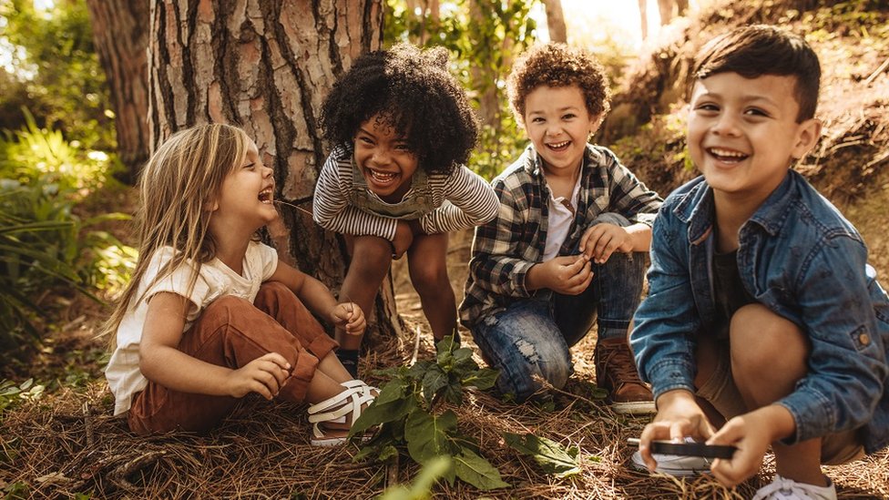 Nova godina: Kijanu Rivs ima devojku, a planeta je sve zelenija - bilo je i dobrih vesti u 2019. 9 Deca u šumi
