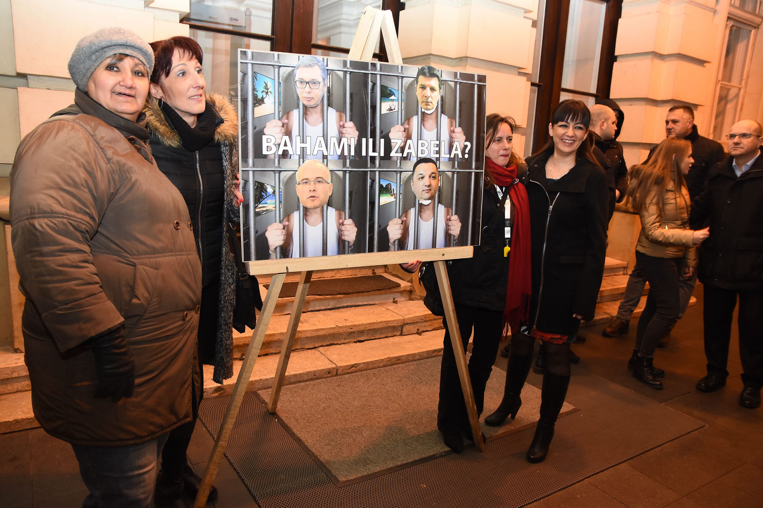 Učesnici protesta u Novom Sadu simbolično poslali Vučića u zatvor 1