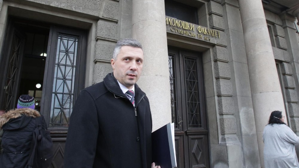 Koliko je Vučić dužan Đukanoviću? 1