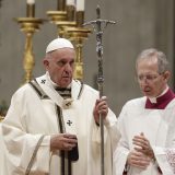 Papa pozvao sveštenike da obilaze bolesne od korona virusa 11