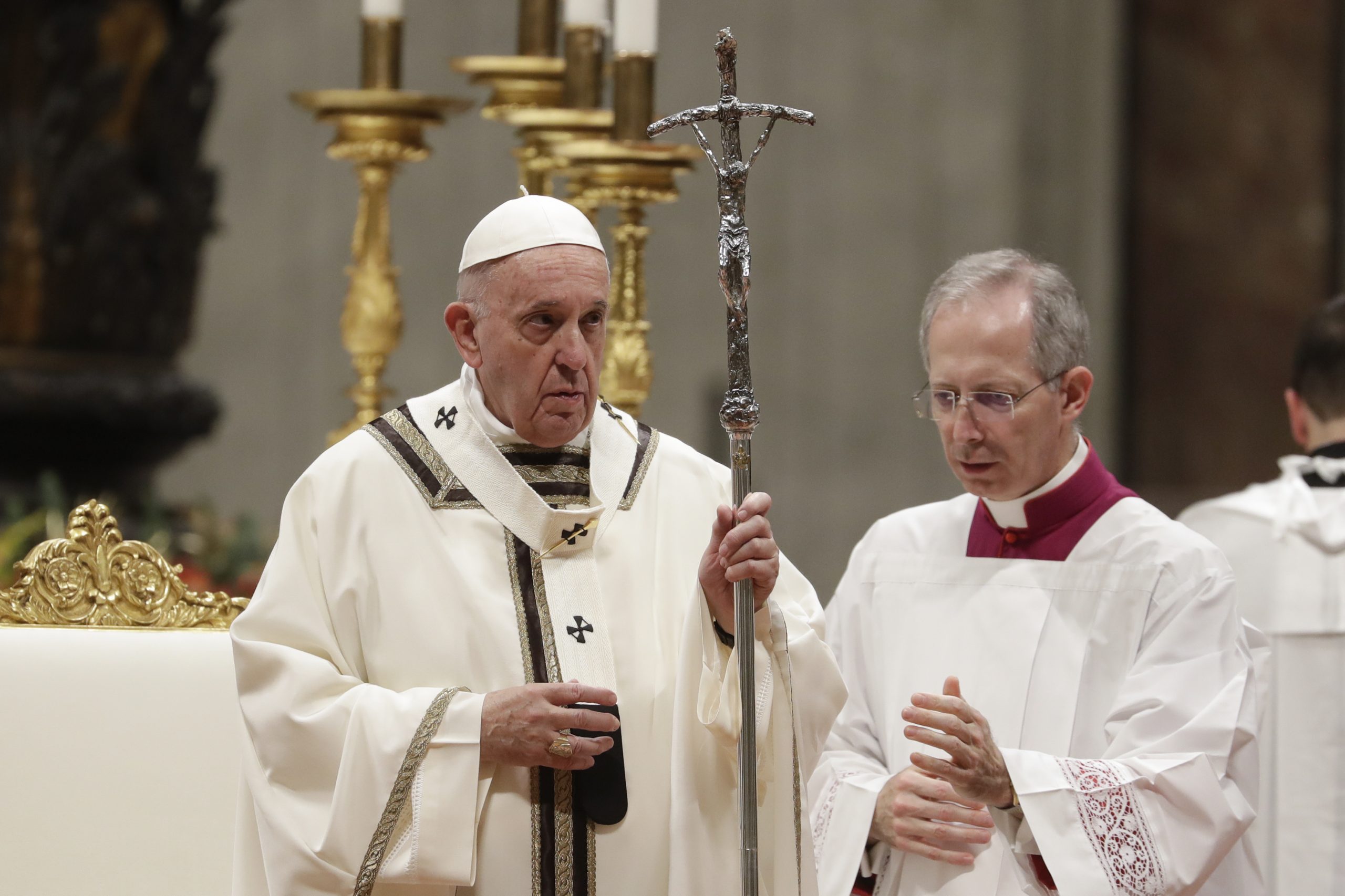 Papa pozvao sveštenike da obilaze bolesne od korona virusa 1