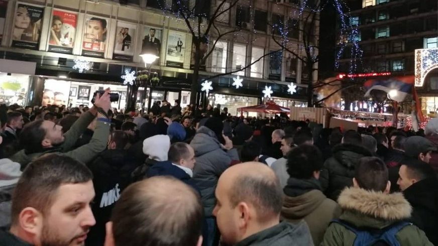 Protest ispred ambasade Crne Gore zbog zakona o crkvenoj imovini (VIDEO) 1