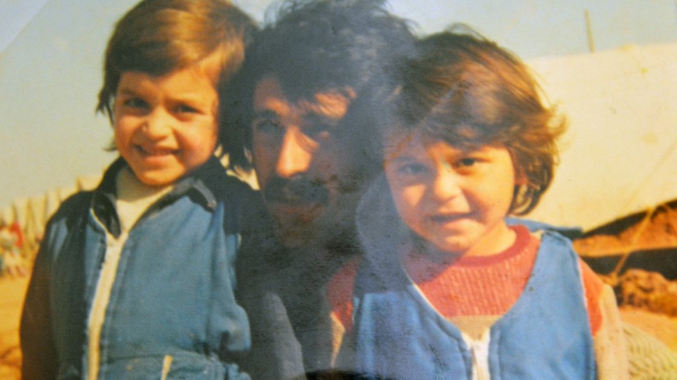 Rat i plodnost: Iskustvo pobačaja daleko od domovine 2 Kavout sa ocem i sestrom.