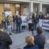 Završen skup podrške uzbunjivaču Aleksandru Obradoviću ispred Višeg suda u Beogradu 11