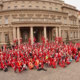 Deda Mrazovi na motorima i ove godine odneli poklone deci iz Sremčice 5