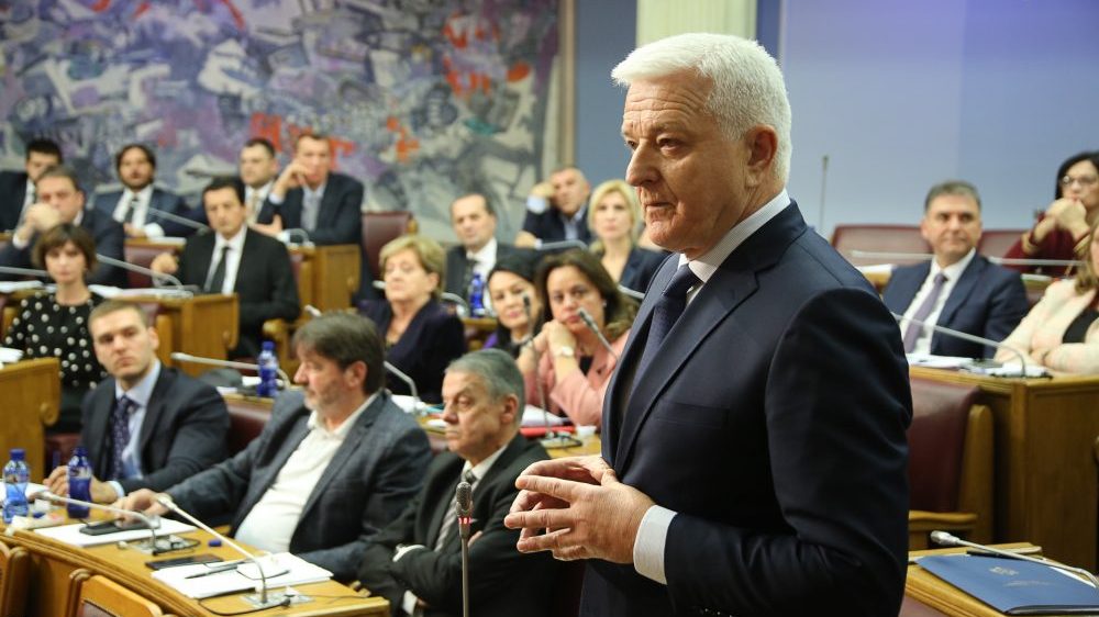 Funkcionerima u javnoj administraciji u Crnoj Gori plate manje 50 odsto 1