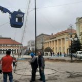 Na trgu u Zaječaru postavljena jelka na mesto gde je nekada bila česma 6