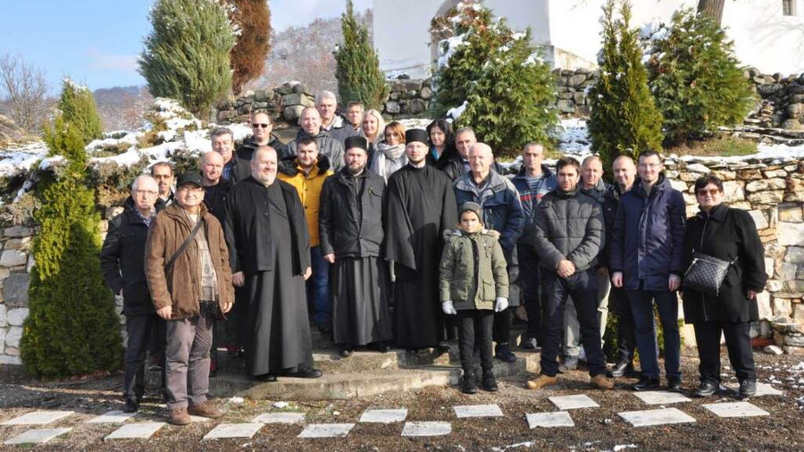 Članovi udruženja "Stara Pavlica" uređivali okolinu crkve Nova Pavlica 1