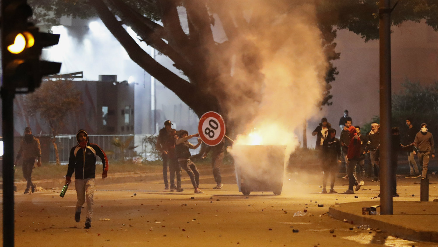 Libanci podmetnuli požar u kancelarijama vladajućih stranaka 1