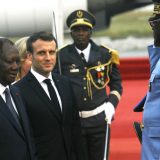 Makron u Abidžanu proslavio 42. rođendan i dobio titulu poglavice 9