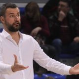 Milan Gurović tukao juniore Vizure: Bivši košarkaš najpre pokušao da razdvoji sukobljene, a zatim se razmahao pesnicama (VIDEO) 5