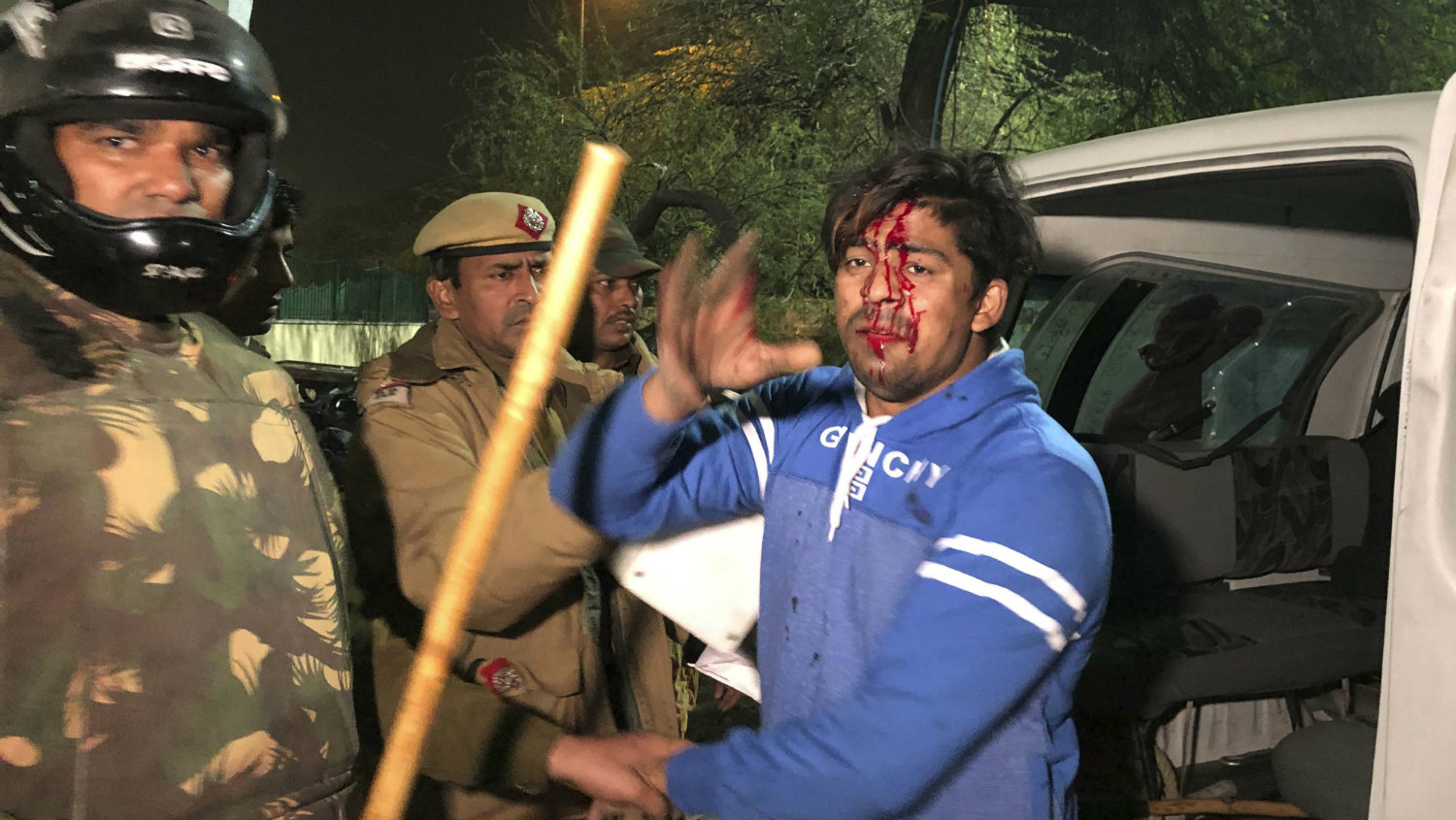 Nasilje na protestu u Nju Delhiju zbog zakona o državljanstvu 1