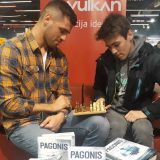 Desetostruki prvak sveta u kik boksu Nenad Pagonis predstavio svoju autobiografiju 5