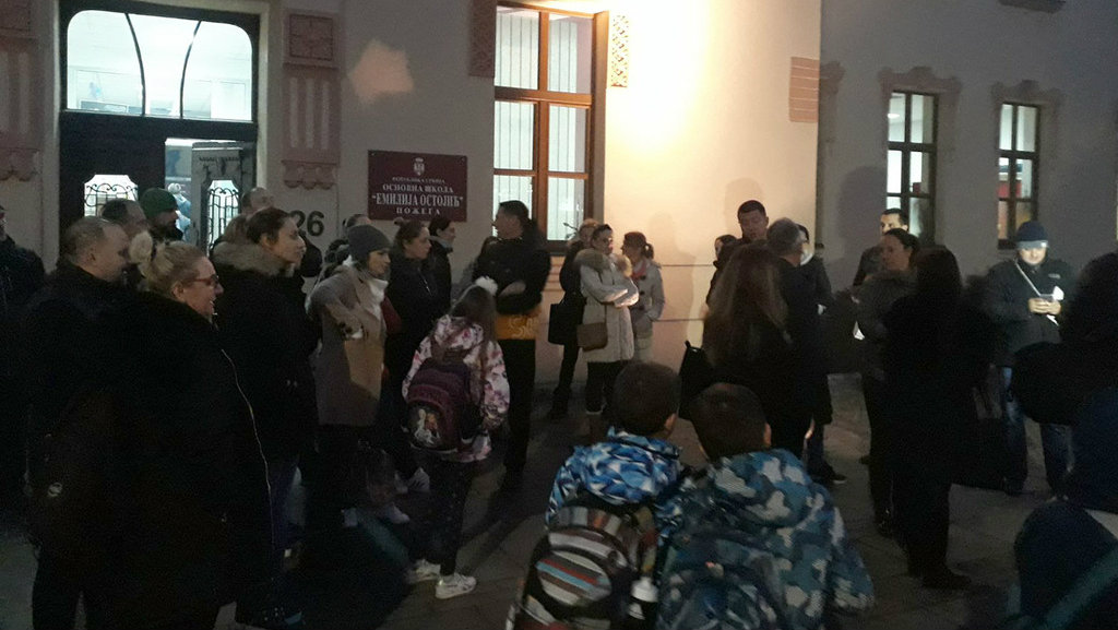 Roditelji zahtevaju da se reši problem grejanja u požeškoj školi "Emilija Ostojić" 1