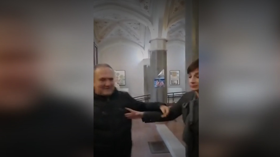 Portiri u Skupštini Vršca pokušali da spreče konferenciju opozicionih odbornica 1