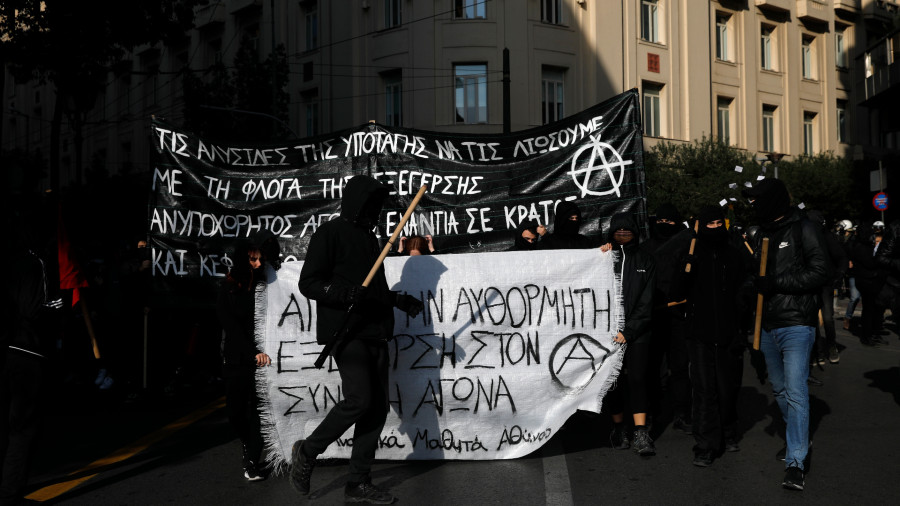 Hiljade Grka na ulicama na godišnjicu policijskog ubistva dečaka 1