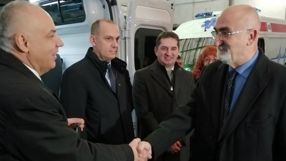 Beogradska Hitna pomoć i četiri doma zdrava dobili nova sanitetska vozila 1