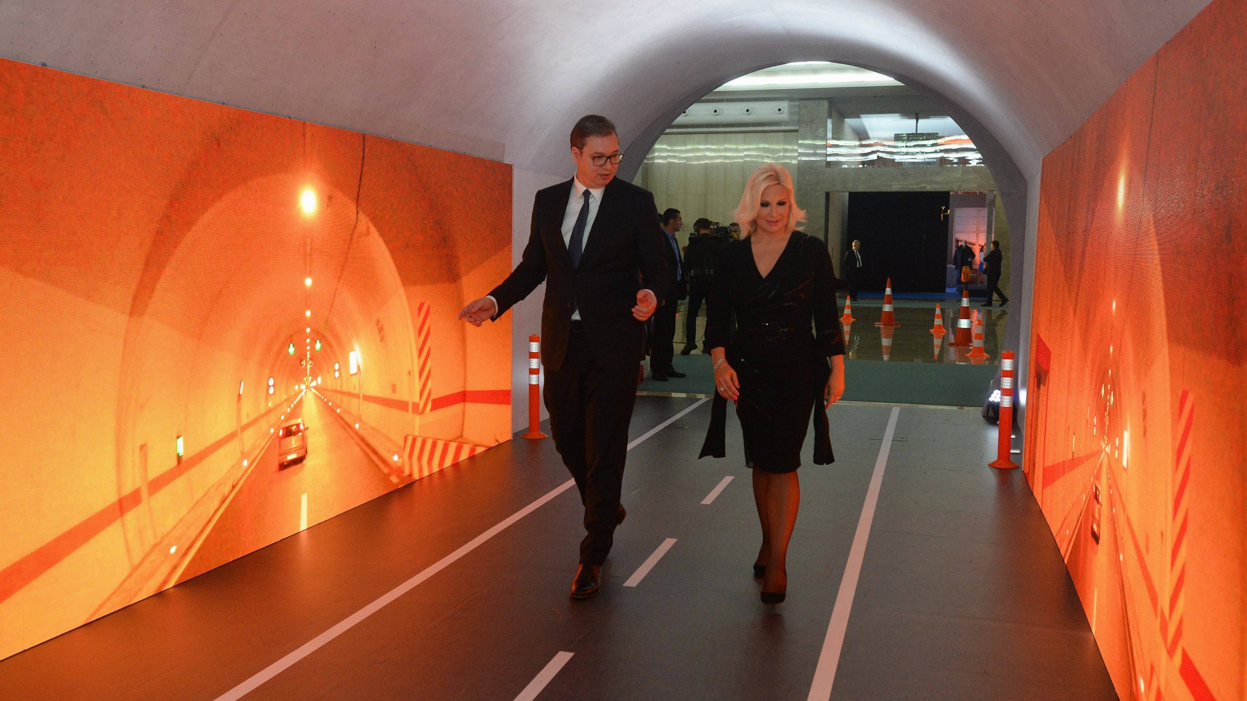 Vučić otvorio izložbu o infrastrukturi 1