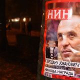 Demokratska omladina na portirnici MUP-a ostavila montirane plakate NIN-a 4