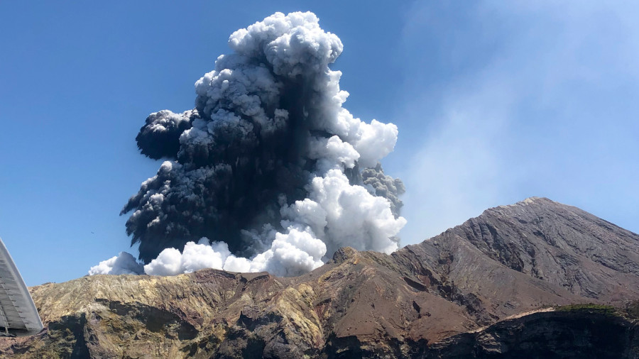 Vulkan na Novom Zelandu izbacuje još pare i blata, odloženo izvlačenje tela 1