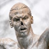 Malme spreman da izmesti vandalizovanu statuu Zlatana Ibrahimovića 5