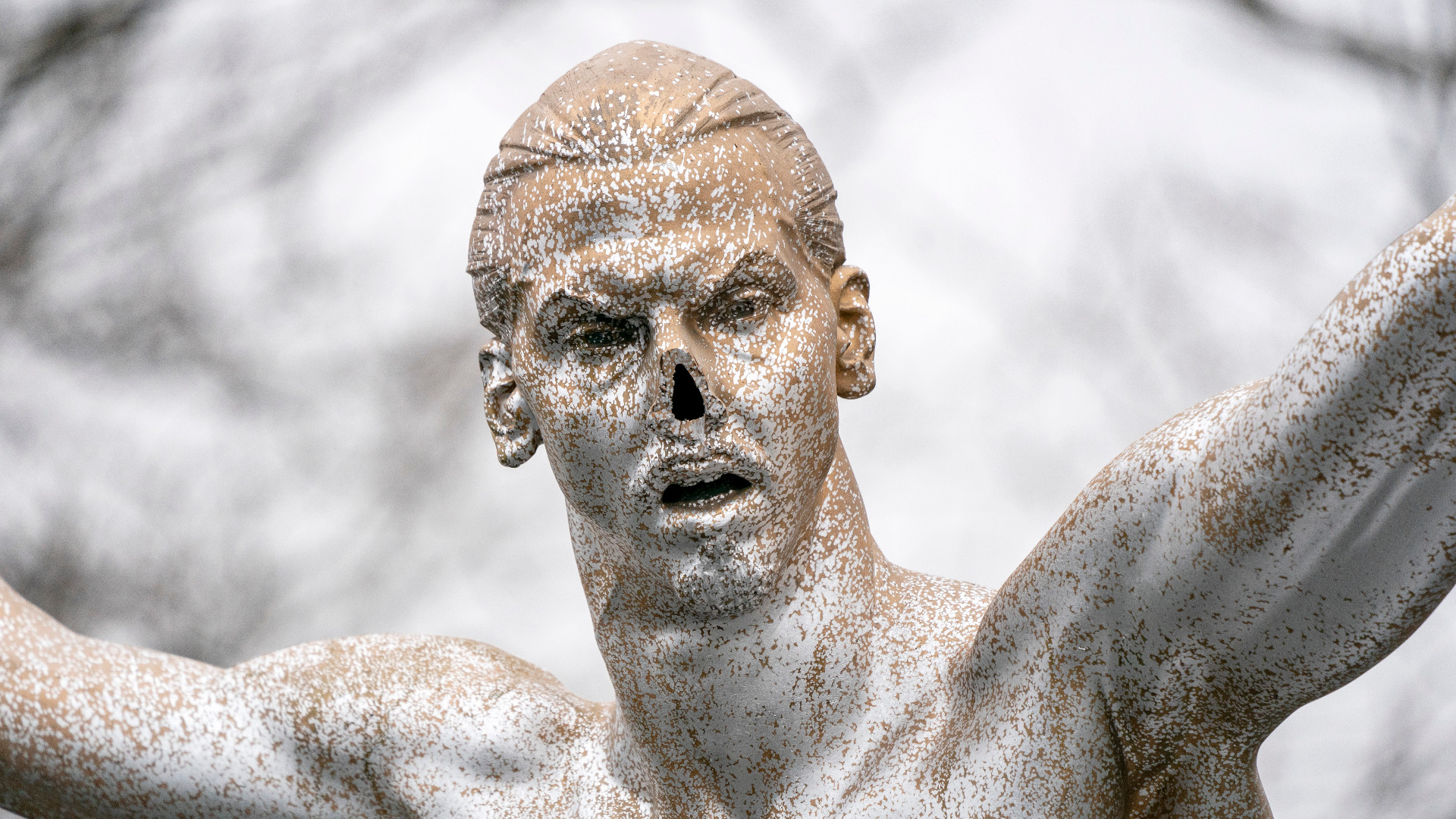 Vandali odsekli nos na statui Ibrahimovića u Malmeu 1