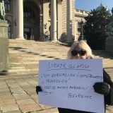 Požarevljanka štrajkuje glađu ispred Skupštine, poslanici je ignorišu 5