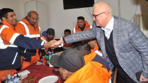 Vesić obišao radnike "Čistoće" koji će čistiti Beograd posle dočeka 2 Vesić obišao radnike "Čistoće" koji će čistiti Beograd posle dočeka 2