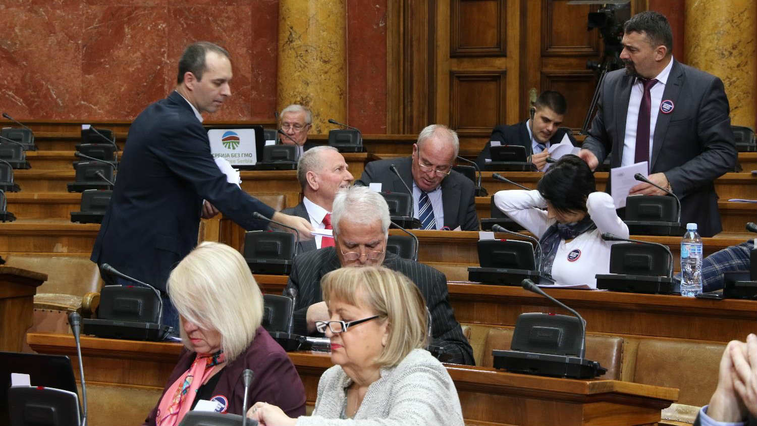 Poslanici zasedaju posle 15. maja? 1