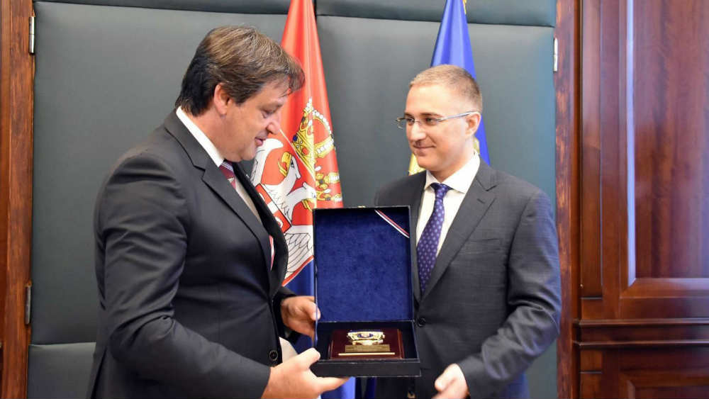 Kako su privatni trgovci oružjem potisnuli državni Jugoimport SDPR? 1